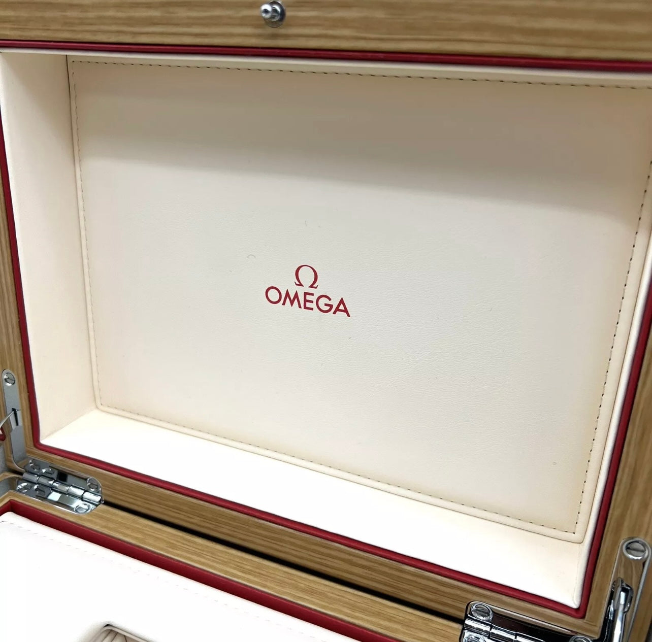 Box Omega in legno