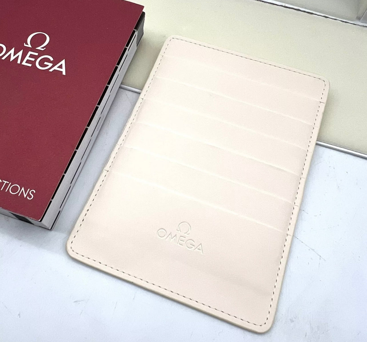 Box Omega in legno