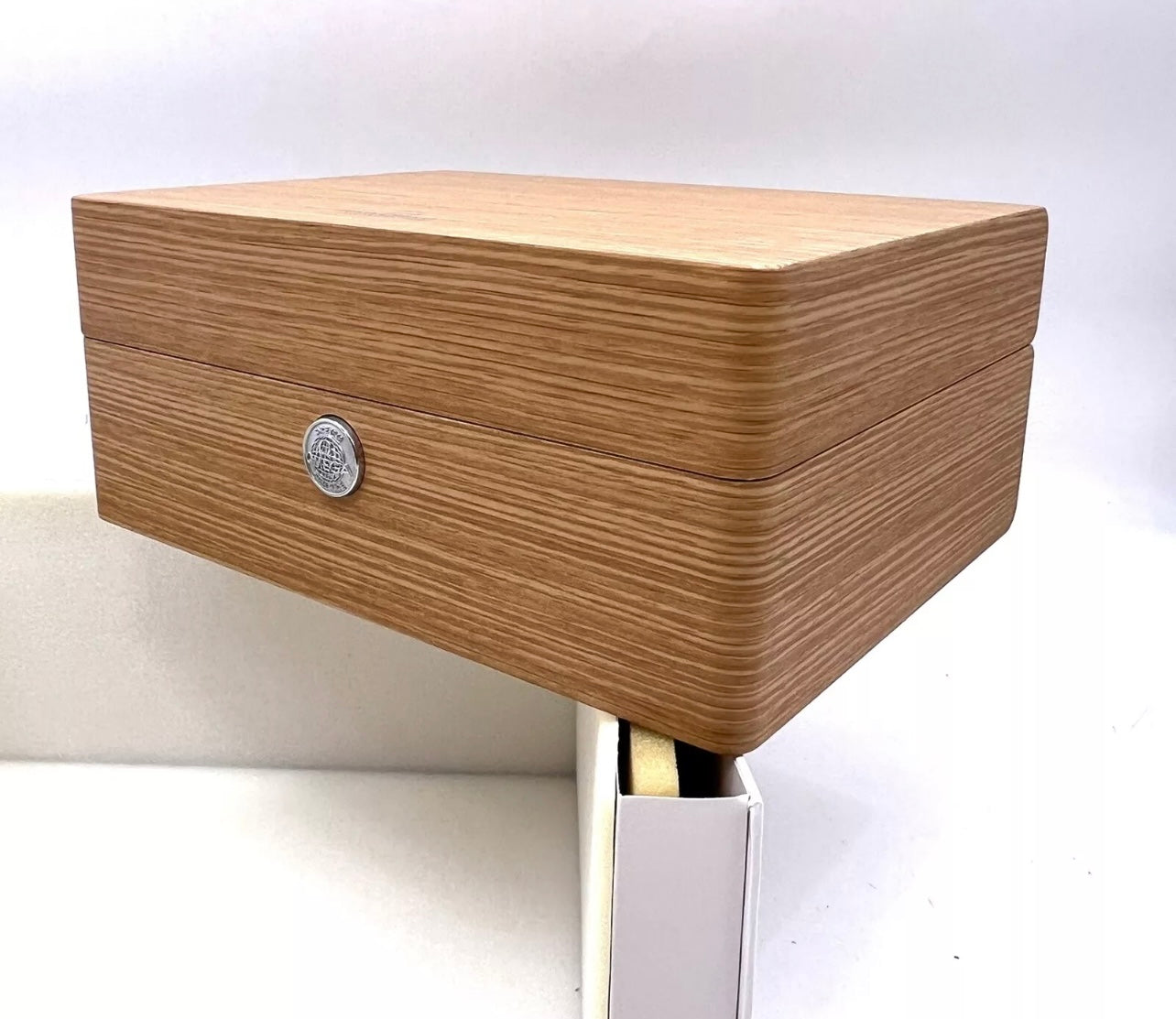 Box Omega in legno