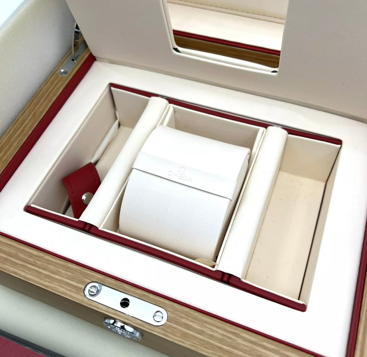 Box Omega in legno