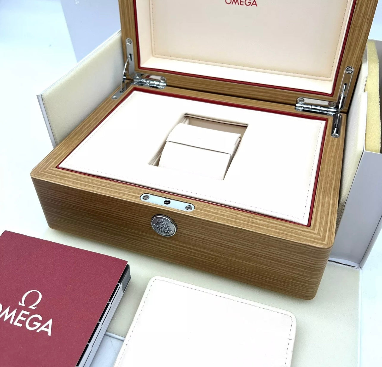 Box Omega in legno