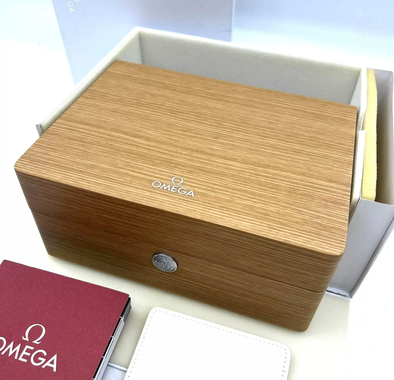 Box Omega in legno